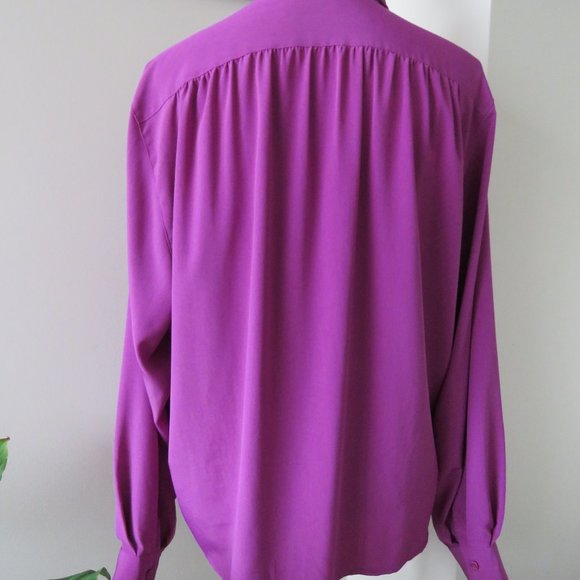 Vintage 1980s Fuschia Blouse With Hidden Buttons And Cinched Waist - Picture 4 of 8